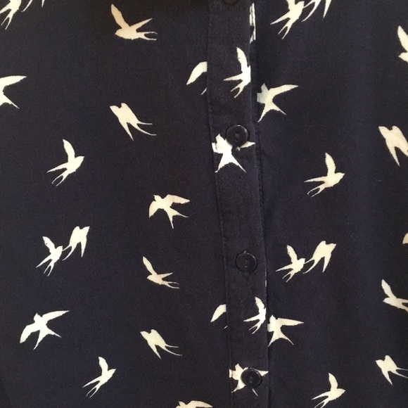 Adorable H&M Blouse w/ bird pattern - size 8 - Picture 3 of 3